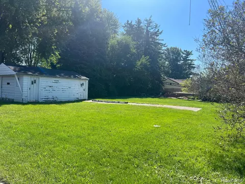 1305 S Parker St, Marine City, MI 48039