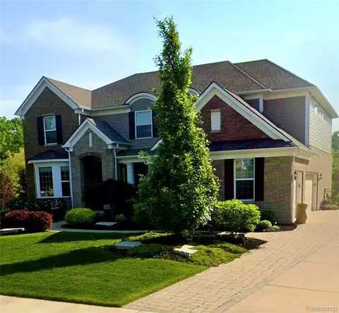 22796 Shepherds Hollow Dr, Lyon, MI 48178