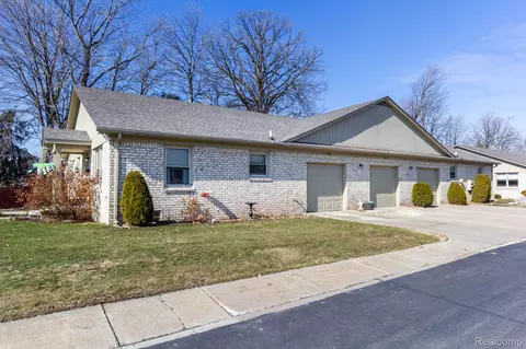 41837 King Edward Ct, Clinton Township, MI 48038