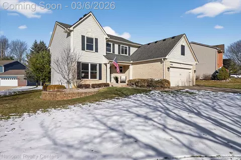 906 Meadowbrook Way, Milford, MI 48381