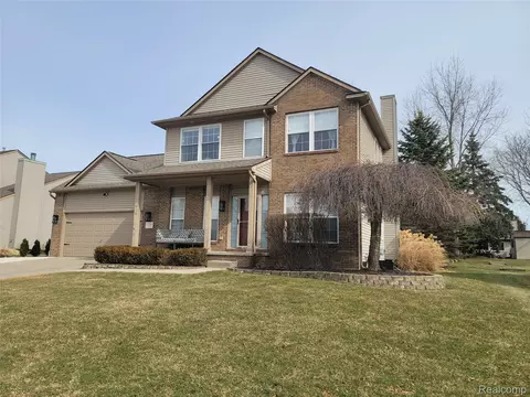 1816 Acorn Valley Dr, Howell, MI 48855