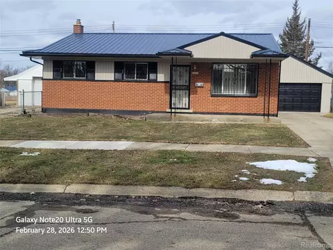 1111 Lochhead Ave, Flint, MI 48507