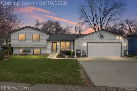 484 W Beechdale St, Commerce, MI 48382