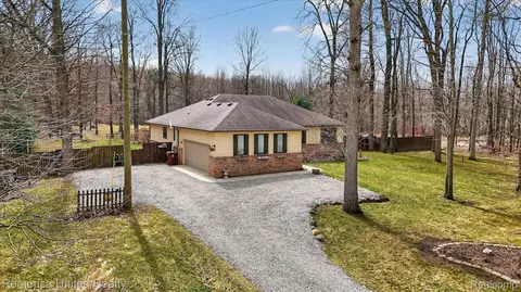 660 E Allen Rd, Howell, MI 48855