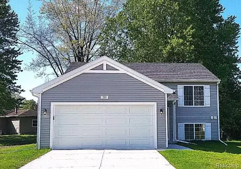 209 Kingsberry Dr, Blissfield, MI 49228
