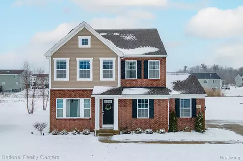 7025 Marigold Ct, Grand Blanc, MI 48439