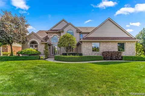 21254 Clayton Dr, Macomb, MI 48044