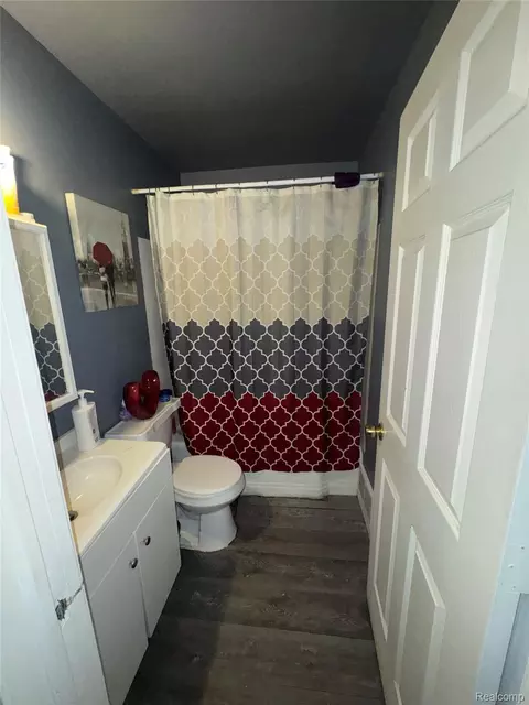 Bath - 3001 Kellar Ave, Flint, MI 48504 photo 1 of 1