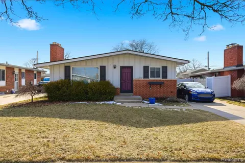 30400 Lisch St, Gibraltar, MI 48173