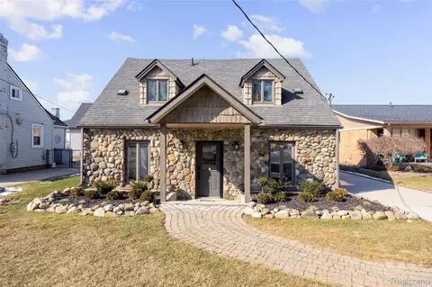 39401 Lakeshore Dr, Harrison, MI 48045