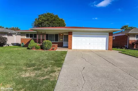 13325 Iowa Dr, Warren, MI 48088