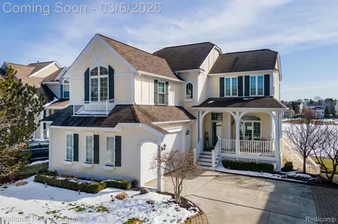 1015 Watersedge Ct, Oxford, MI 48371