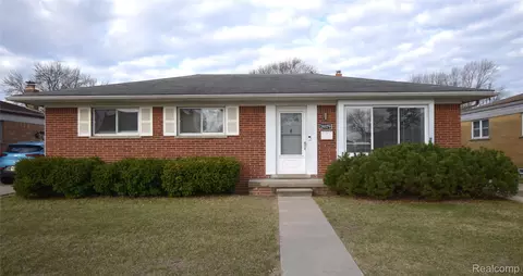 29579 Fairfield Dr, Warren, MI 48088