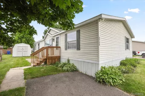 3710 Elm Ct, Brandon, MI 48348