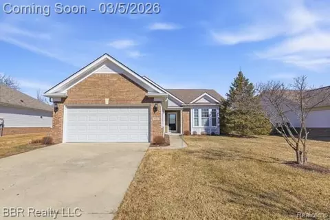 26442 St Clair Dr, Brownstown, MI 48134