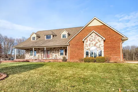 845 Oak Tree Ln, Lapeer, MI 48446