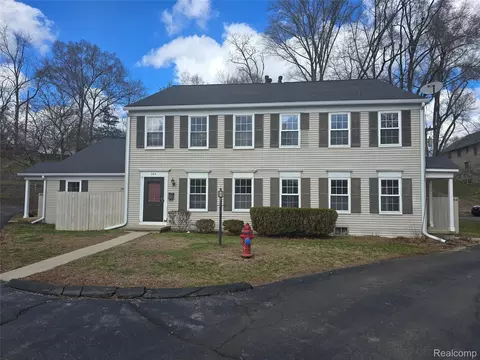 264 1st St, Rochester Hills, MI 48307