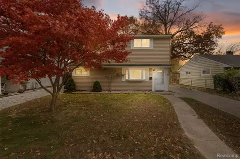 34441 Phyllis St, Wayne, MI 48184