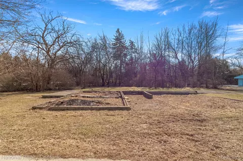 13450 Pardee Rd, Taylor, MI 48180