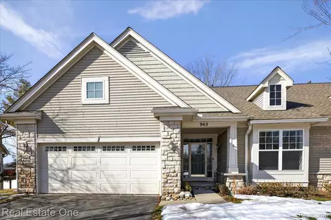 963 Stony Lk, Oxford, MI 48371