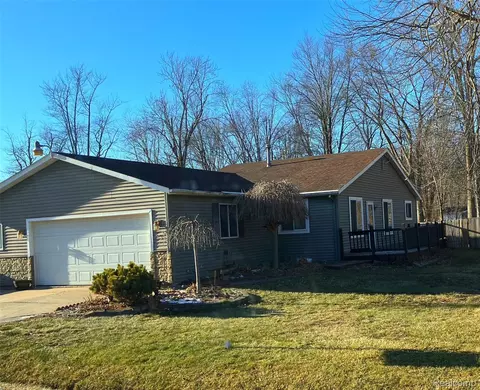 37281 Clio St, Harrison, MI 48045