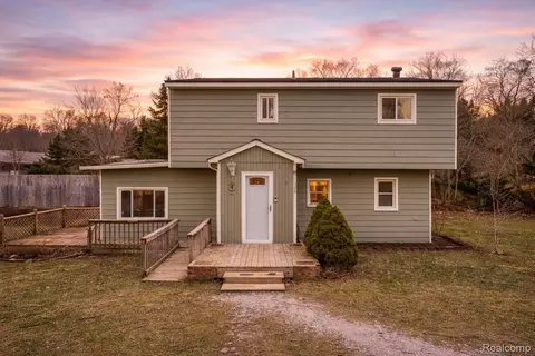 11388 Sunset Blvd, Putnam, MI 48169