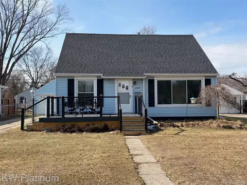 2915 10th Ave, Port Huron, MI 48060