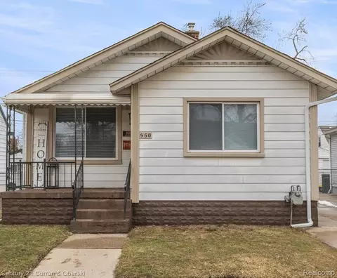 960 White Ave, Lincoln Park, MI 48146