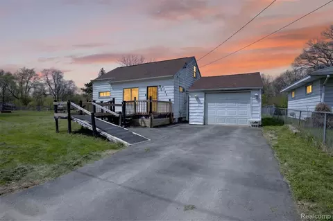 3095 Maywood Dr, Mount Morris, MI 48504