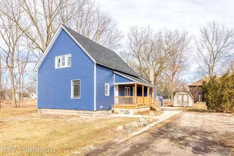 2819 Ravenswood Rd, Port Huron, MI 48060