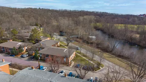 1201 Island Dr #102, Ann Arbor, MI 48105