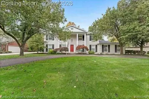 22238 Harlan Dr, Grosse Ile, MI 48138