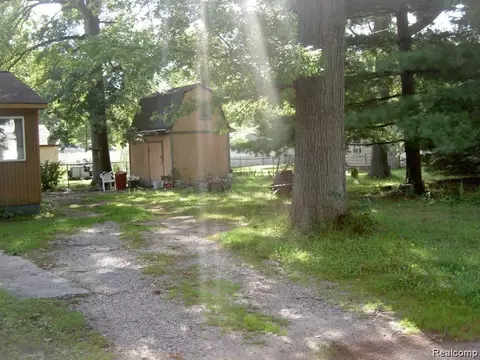36617 Herman St, Romulus, MI 48174 photo 2
