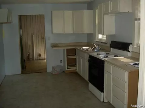 36617 Herman St, Romulus, MI 48174 photo 4
