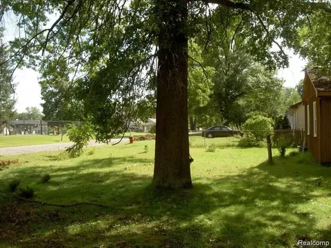 36617 Herman St, Romulus, MI 48174 photo 3