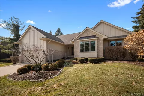 16807 Country Knoll Dr, Northville, MI 48168