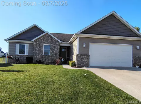 2821 Berkshire St, Lapeer, MI 48446