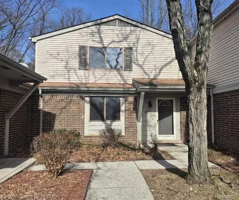 26728 Farmbrook Villa Dr, Southfield, MI 48034