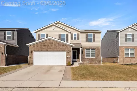 34519 Gresford Dr, Chesterfield, MI 48047