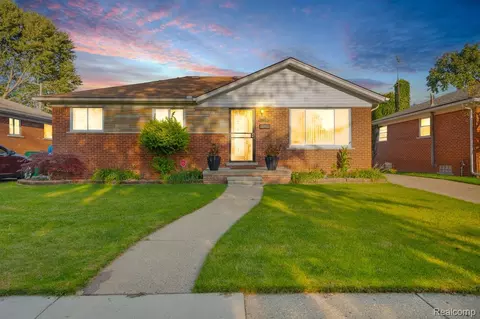 24880 Warrington Ave, Eastpointe, MI 48021