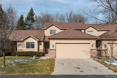 31280 Misty Pines Dr, Farmington Hills, MI 48336
