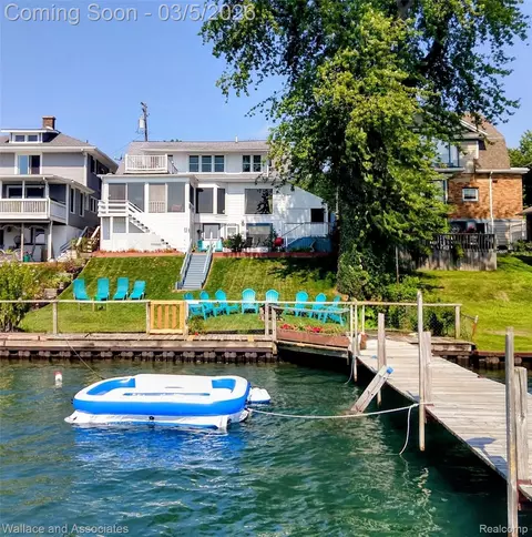 2712 Military St, Port Huron, MI 48060