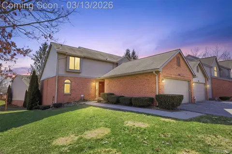 1004 Rosewood Ct, Brighton, MI 48116