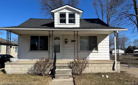 22778 Tuscany Ave, Eastpointe, MI 48021