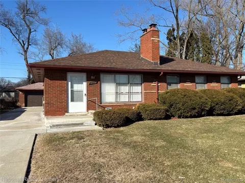 18904 Hilton Dr, Southfield, MI 48075