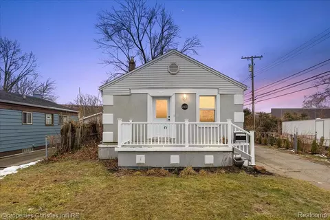 2435 Sunnyknoll Ave, Berkley, MI 48072