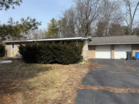 6915 Rink Dr, Genoa, MI 48114