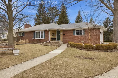 1304 Greenleaf Dr, Royal Oak, MI 48067