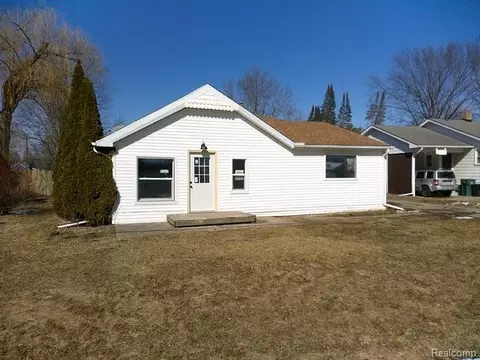 5071 Lippincott Blvd, Burton, MI 48519