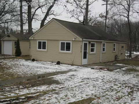 3438 Duffield St, White Lake, MI 48383